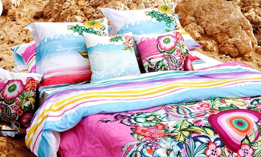 Linge de maison Desigual , plaids, coussins, housse de couette. Colorons !
