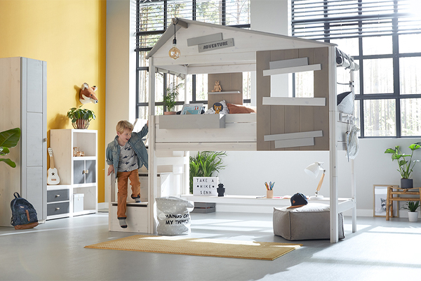 lit mezzanine bureau