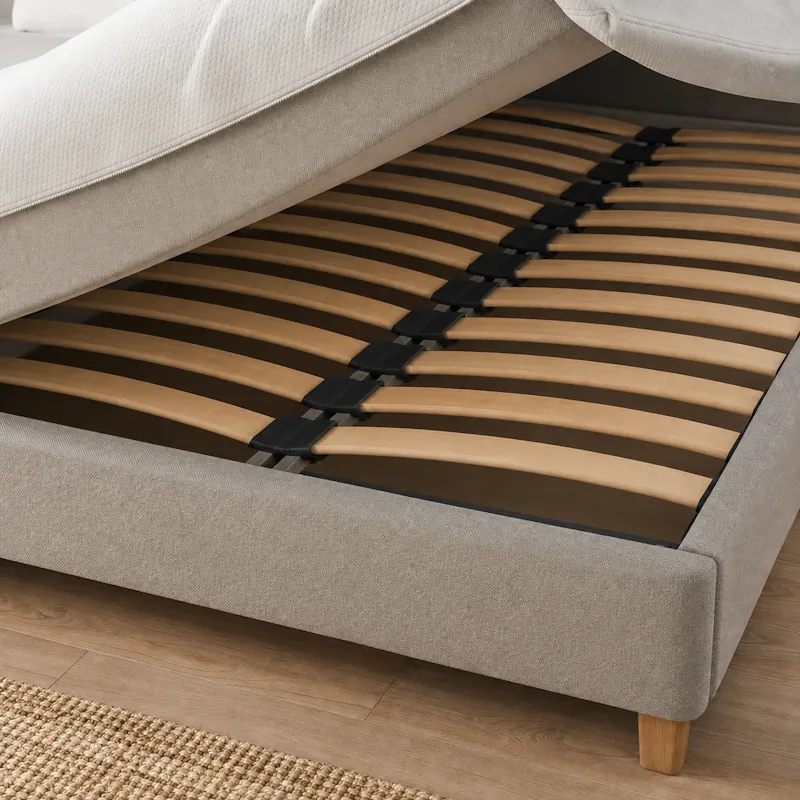 sommier à lattes sous un matelas